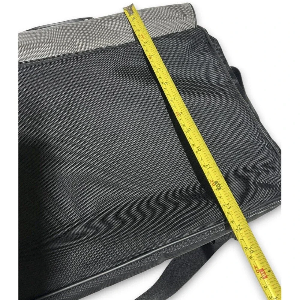 SwissGear By Wenger Saturn 17” Laptop Messenger Bag Gray Black Rugged Pockets